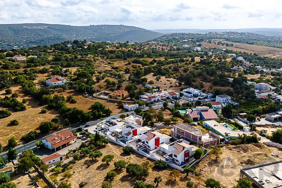 Exceptional Detached House with Swimming Pool, Panoramic Views and Privacy, 3 Minutes from Loulé