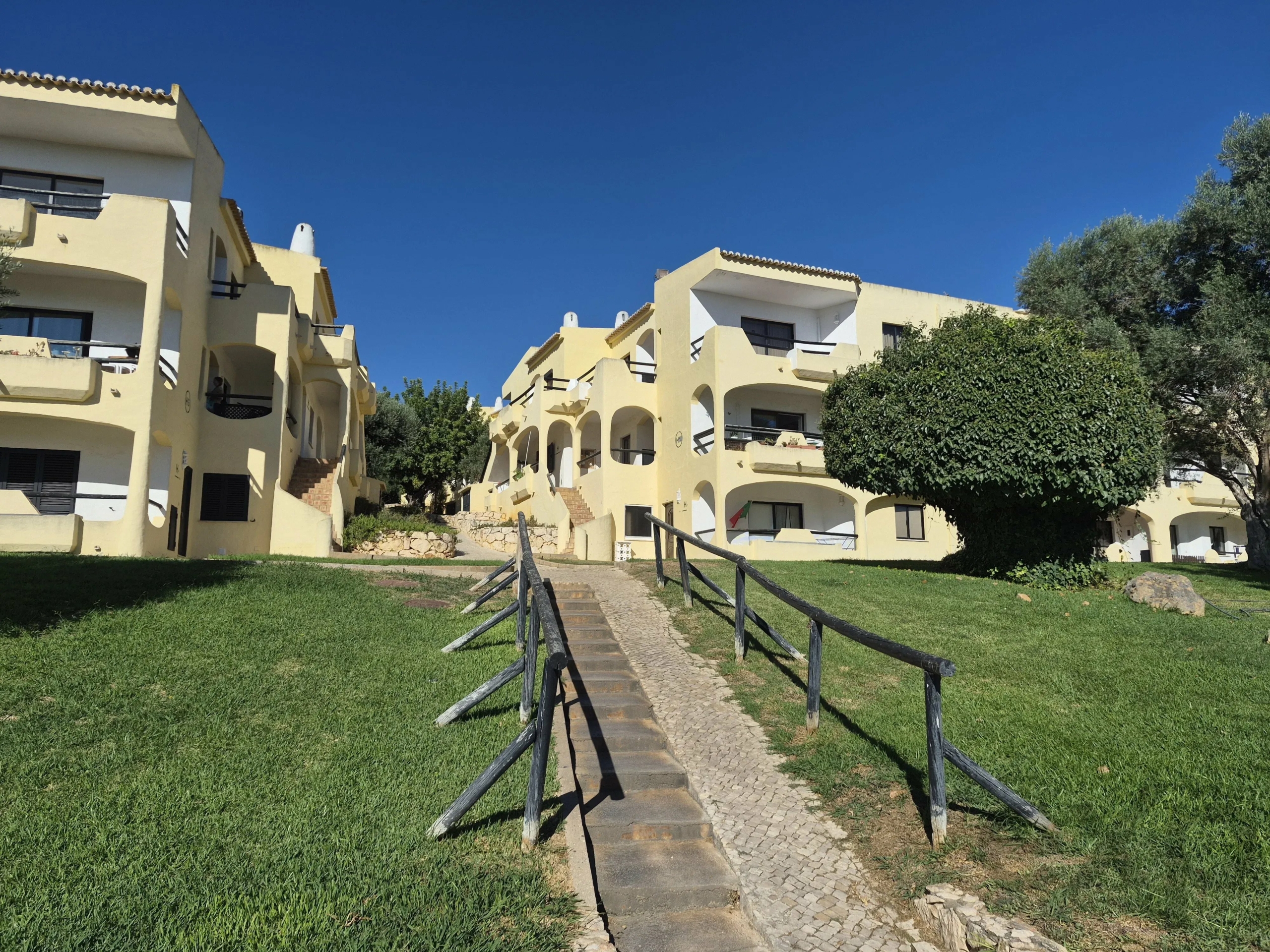 Fully renovated and furnished one-bedroom apartment in Alvor
