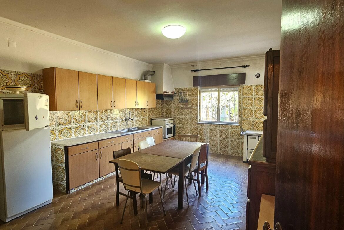 Two-Family House in Ferragudo - Charm, Space and Potential, photo 11