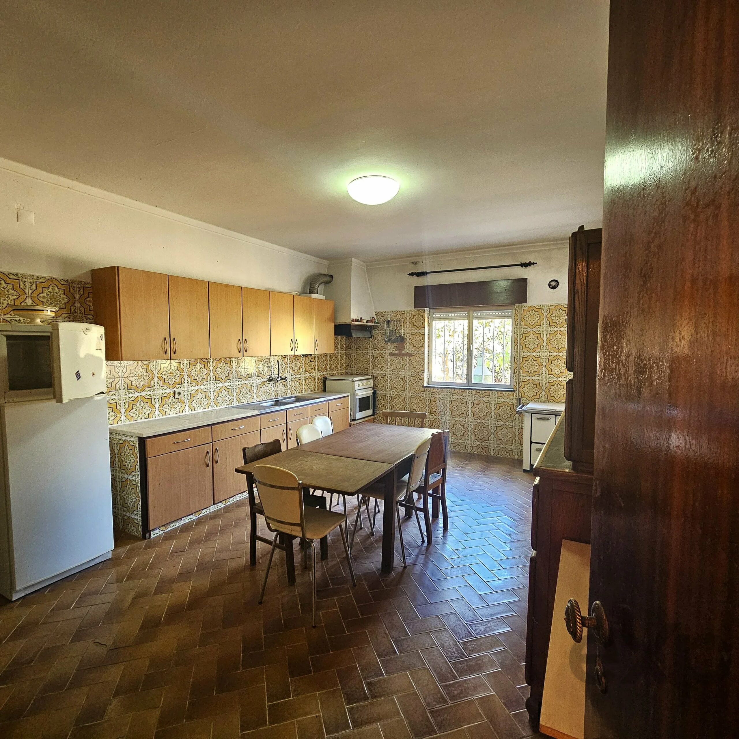 Two-Family House in Ferragudo - Charm, Space and Potential