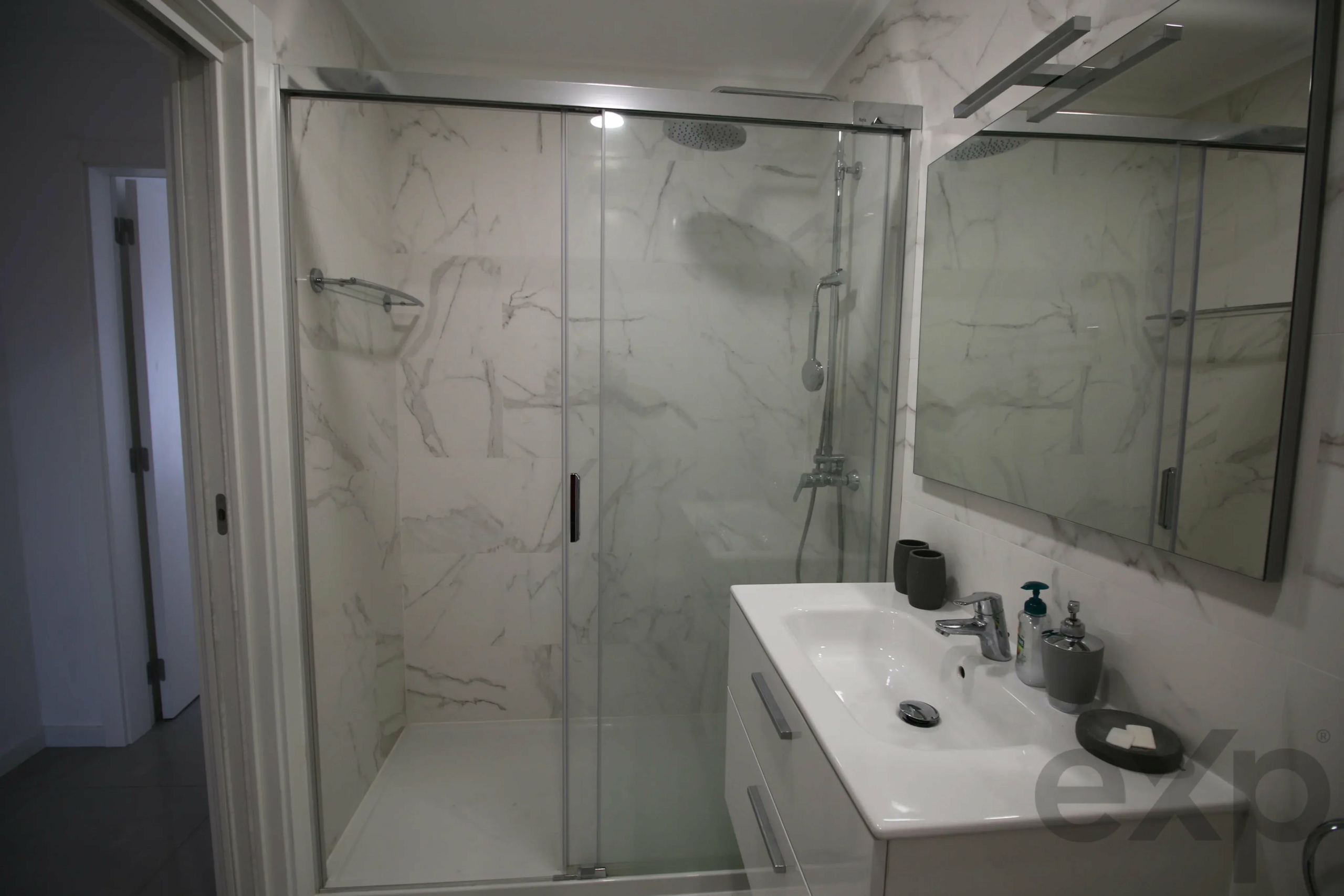 Apartamento de dois quartos para arrendar