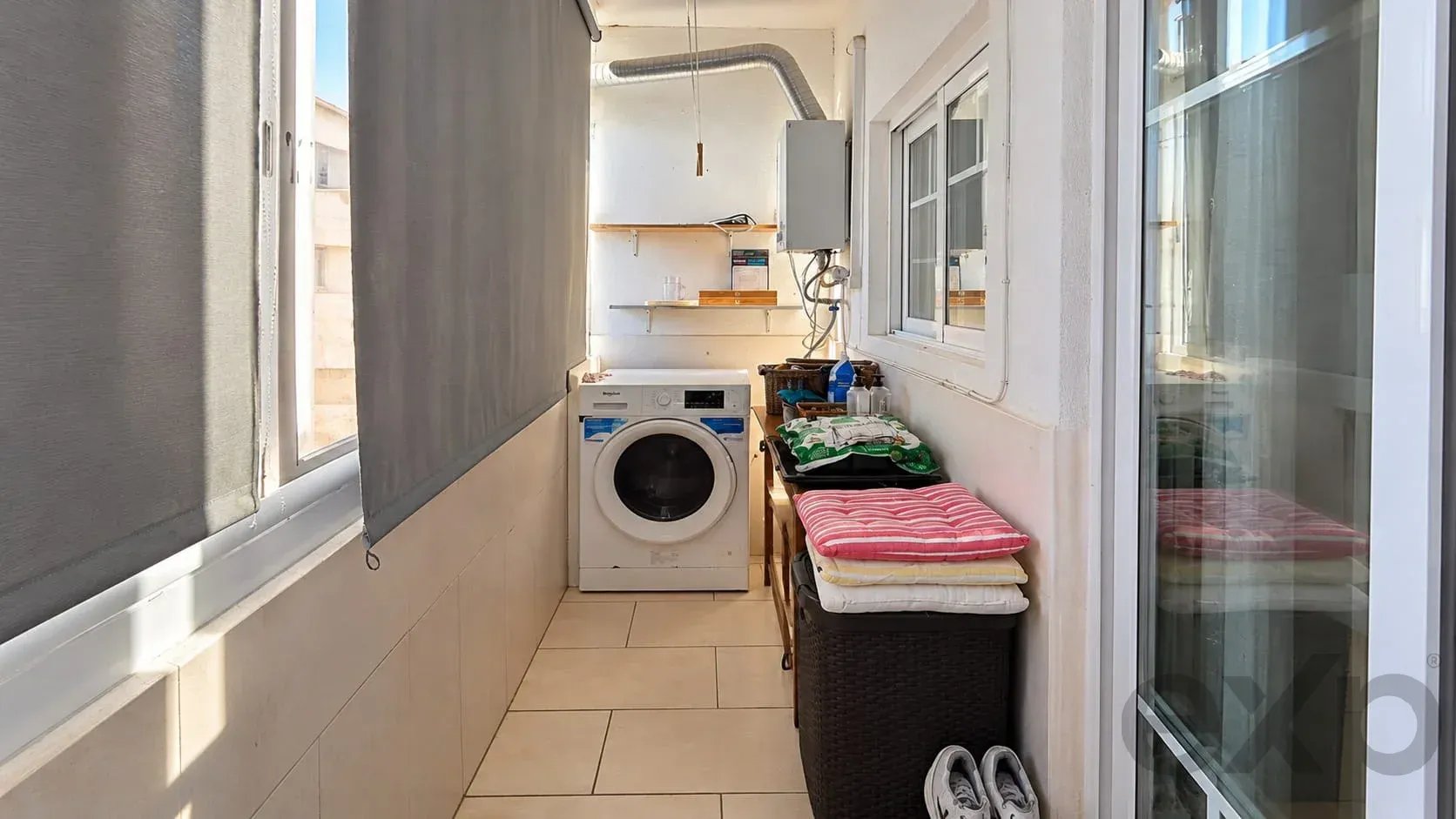 Bright three-bedroom apartment with two bathrooms in a central location