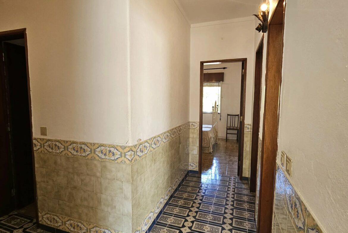 Two-Family House in Ferragudo - Charm, Space and Potential, photo 19