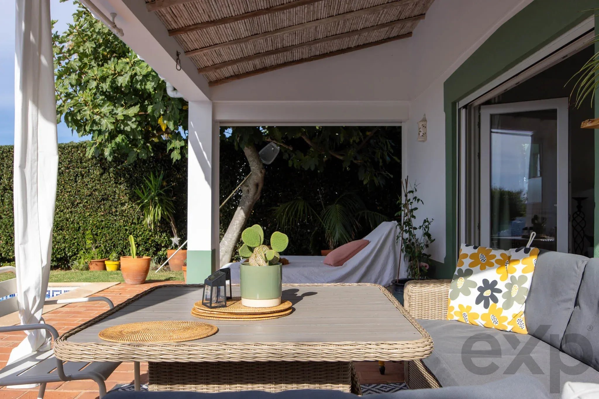 Single-Storey 3 Bed Villa, Pool and Sea-View Roof, Luz