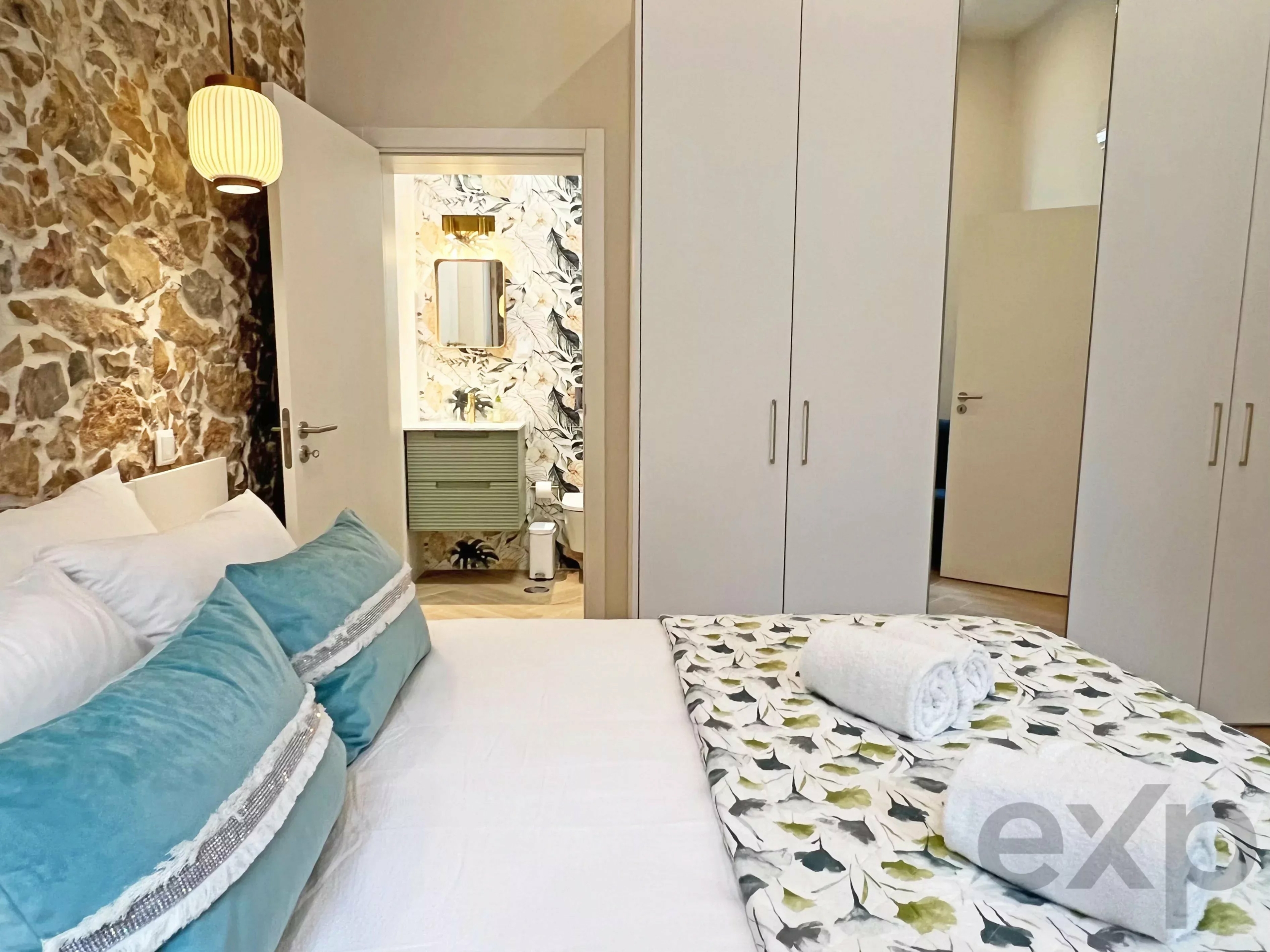 Investment Opportunity: Property with an Annual Income of €22,000 in Fuseta