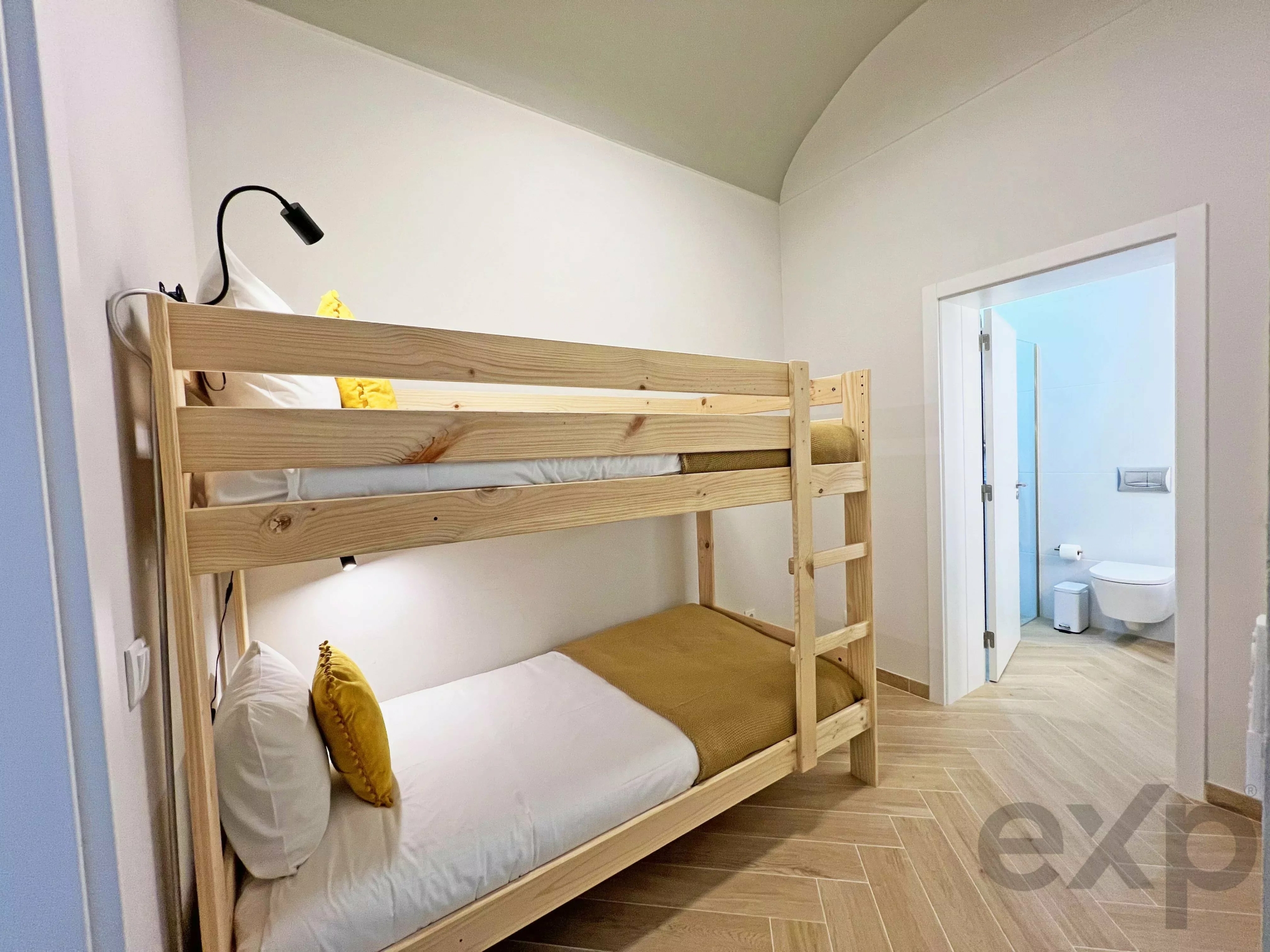 Investment Opportunity: Property with an Annual Income of €22,000 in Fuseta