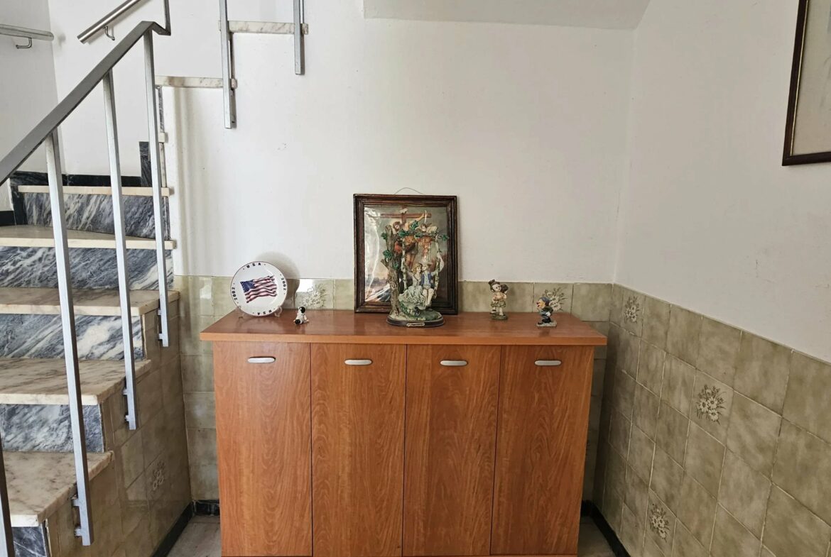 Two-Family House in Ferragudo - Charm, Space and Potential, photo 7