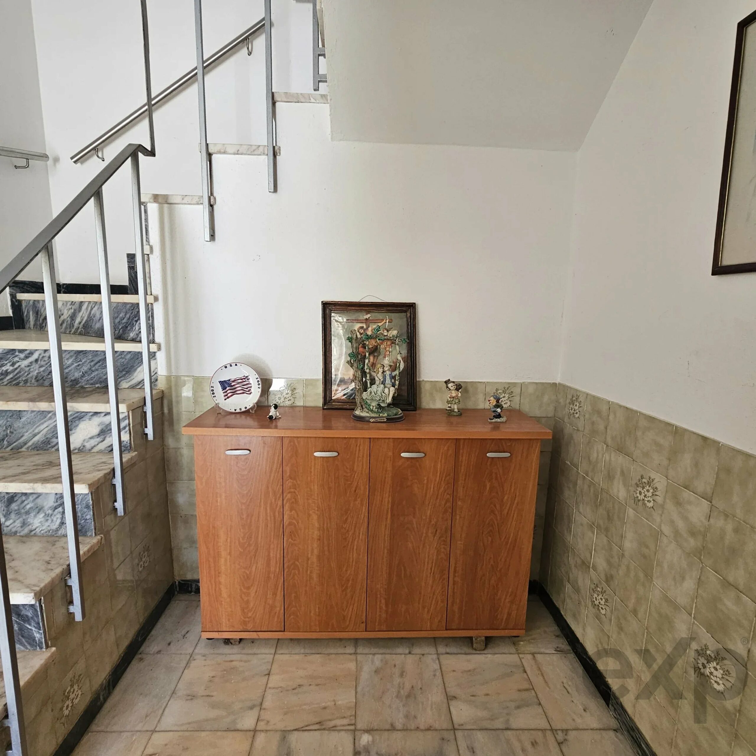 Two-Family House in Ferragudo - Charm, Space and Potential