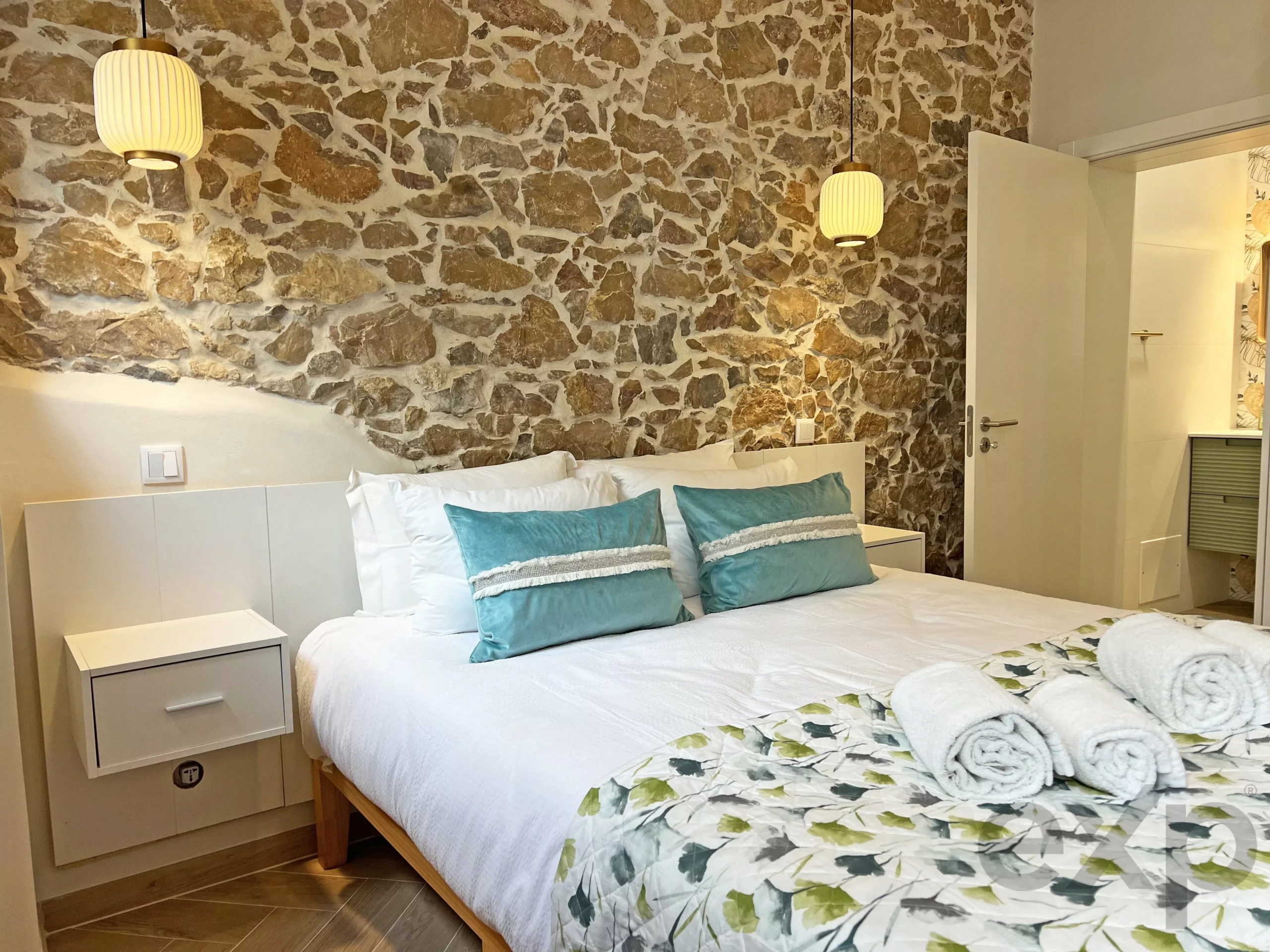Investment Opportunity: Property with an Annual Income of €22,000 in Fuseta