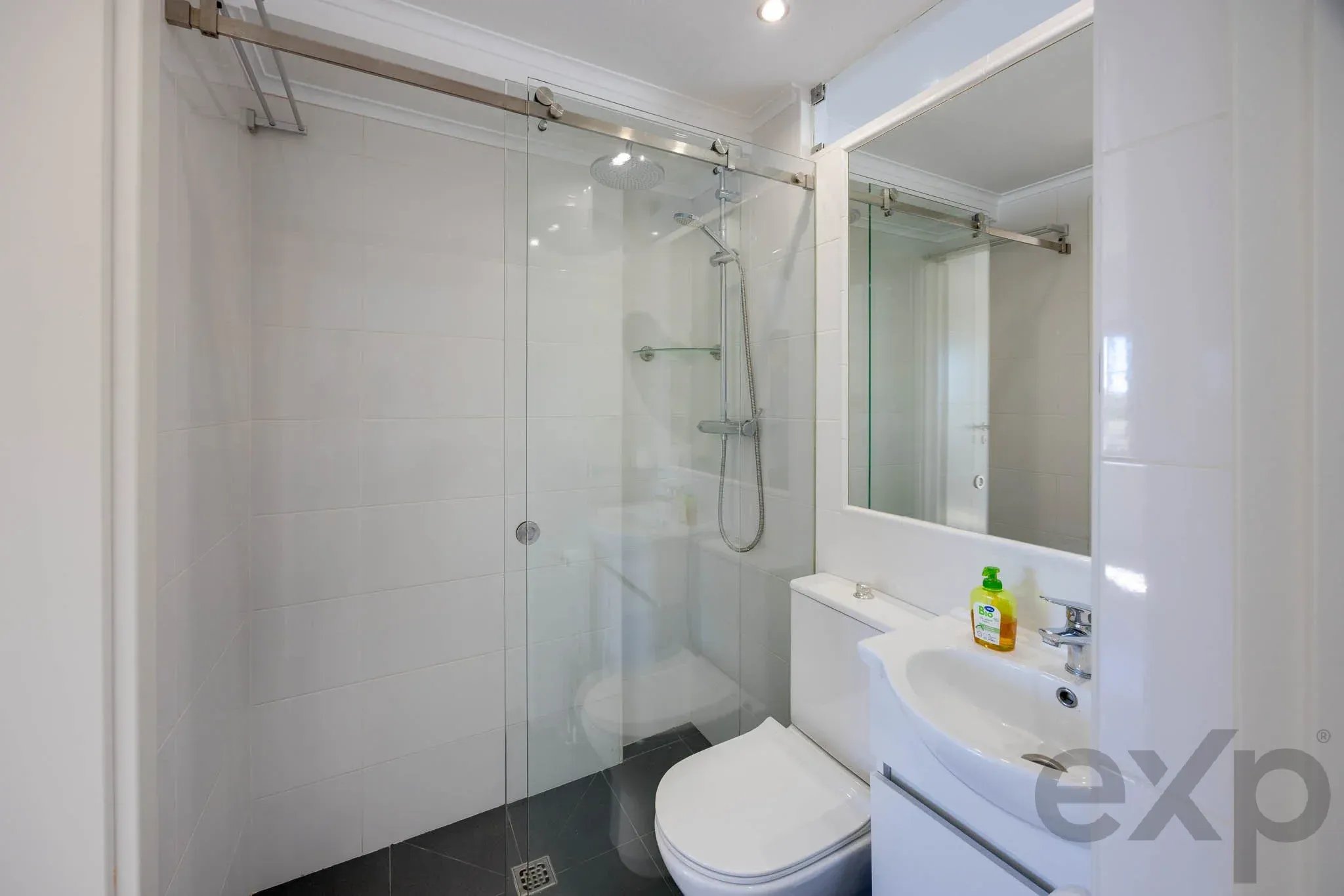 Refurbished T4 Villa, Pool and Guest Flat, Lagos