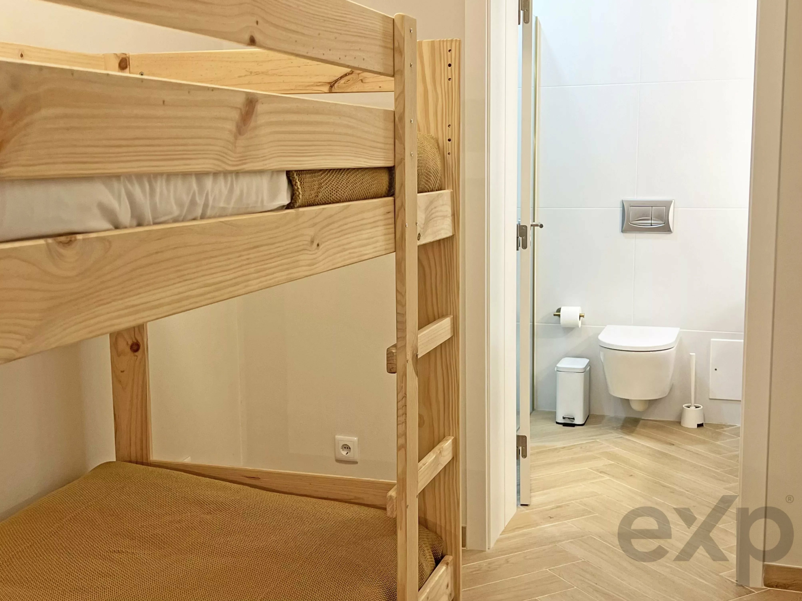Investment Opportunity: Property with an Annual Income of €22,000 in Fuseta
