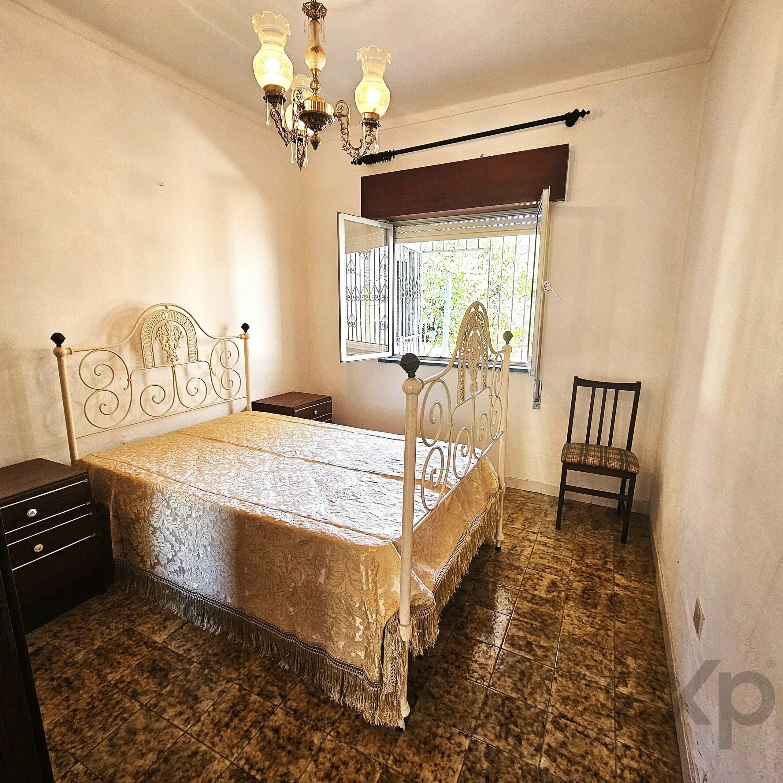 Two-Family House in Ferragudo - Charm, Space and Potential