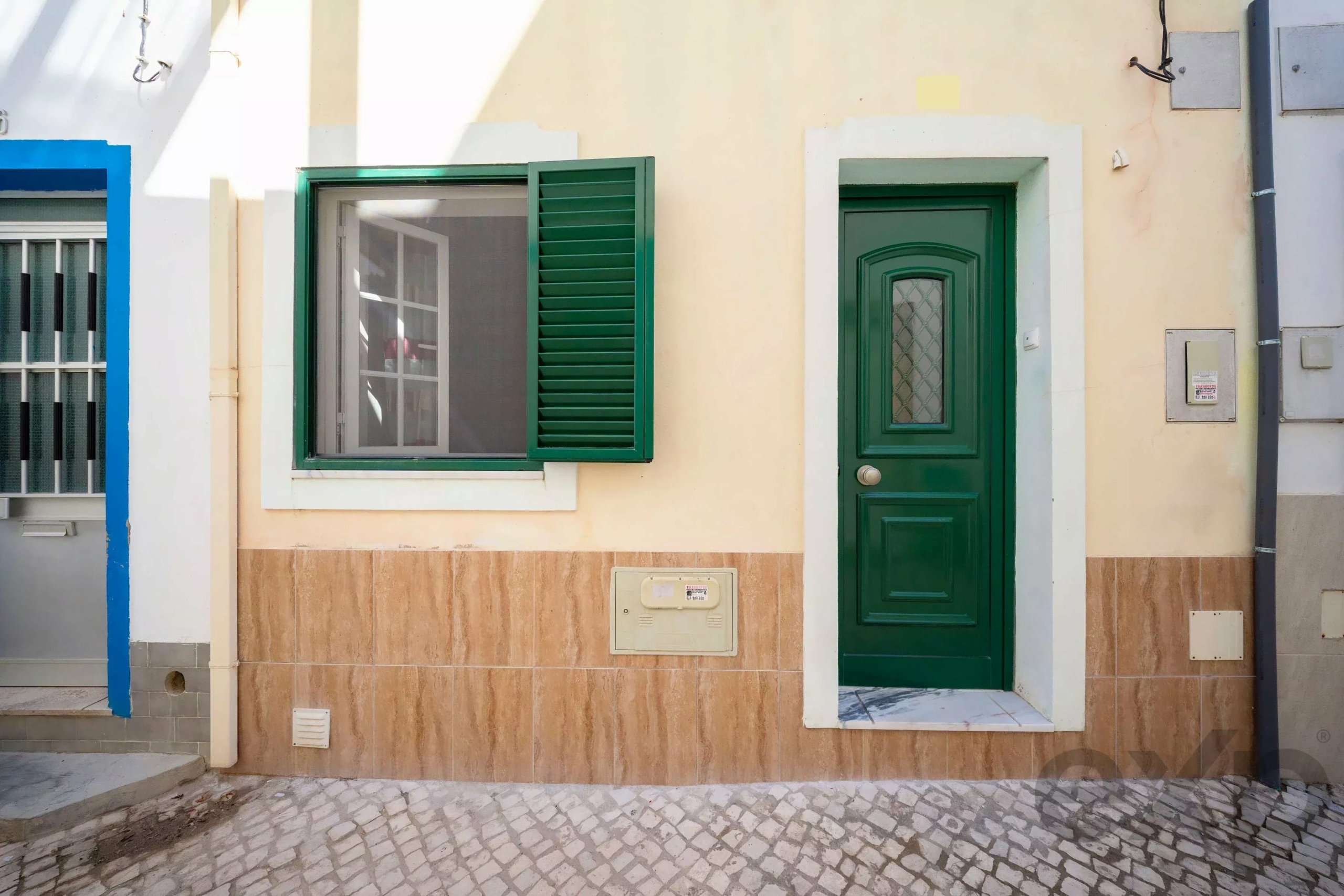 A one-bedroom plus one flat with a spacious terrace in the heart of Olhão’s city centre
