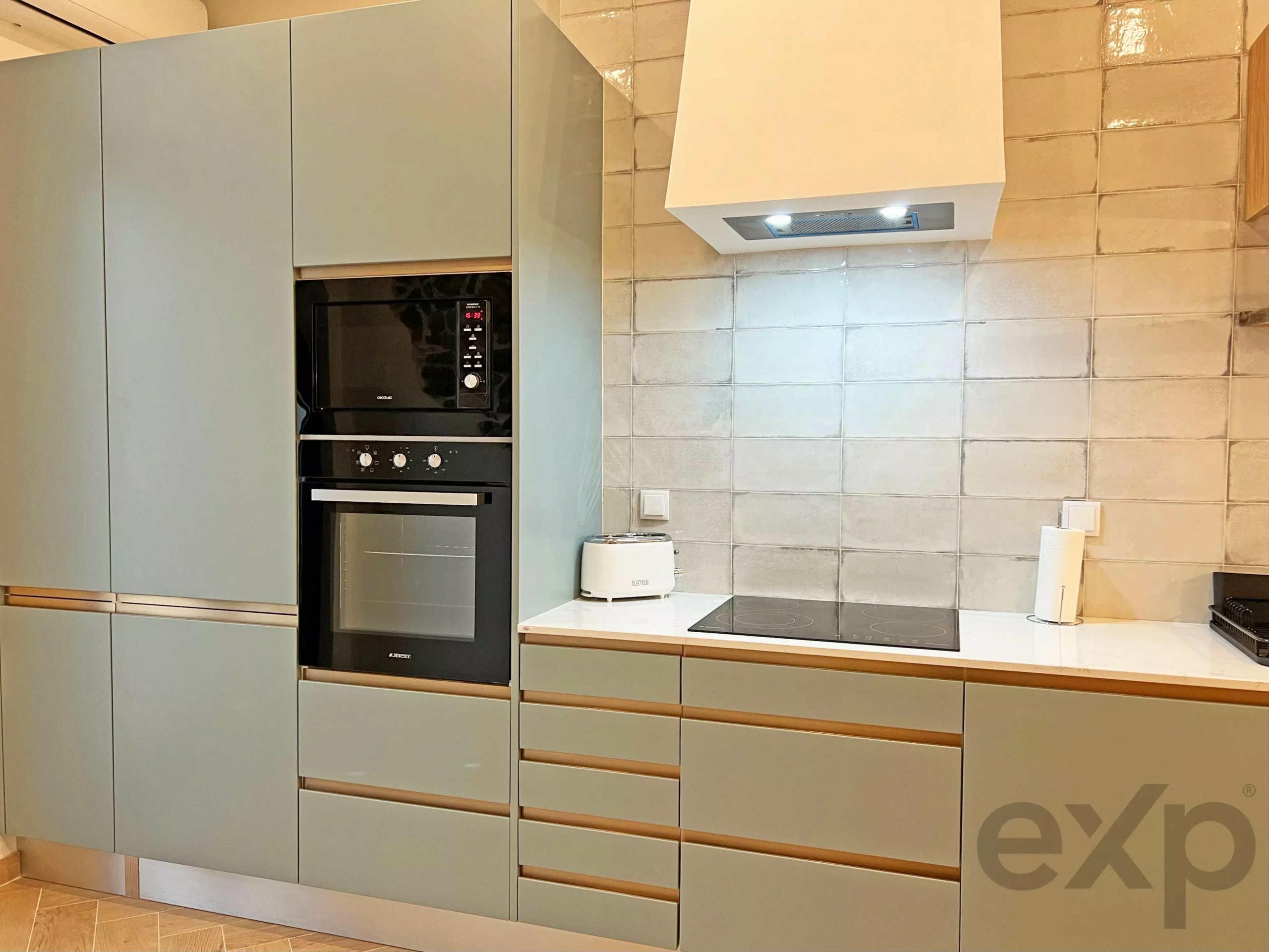 Investment Opportunity: Property with an Annual Income of €22,000 in Fuseta