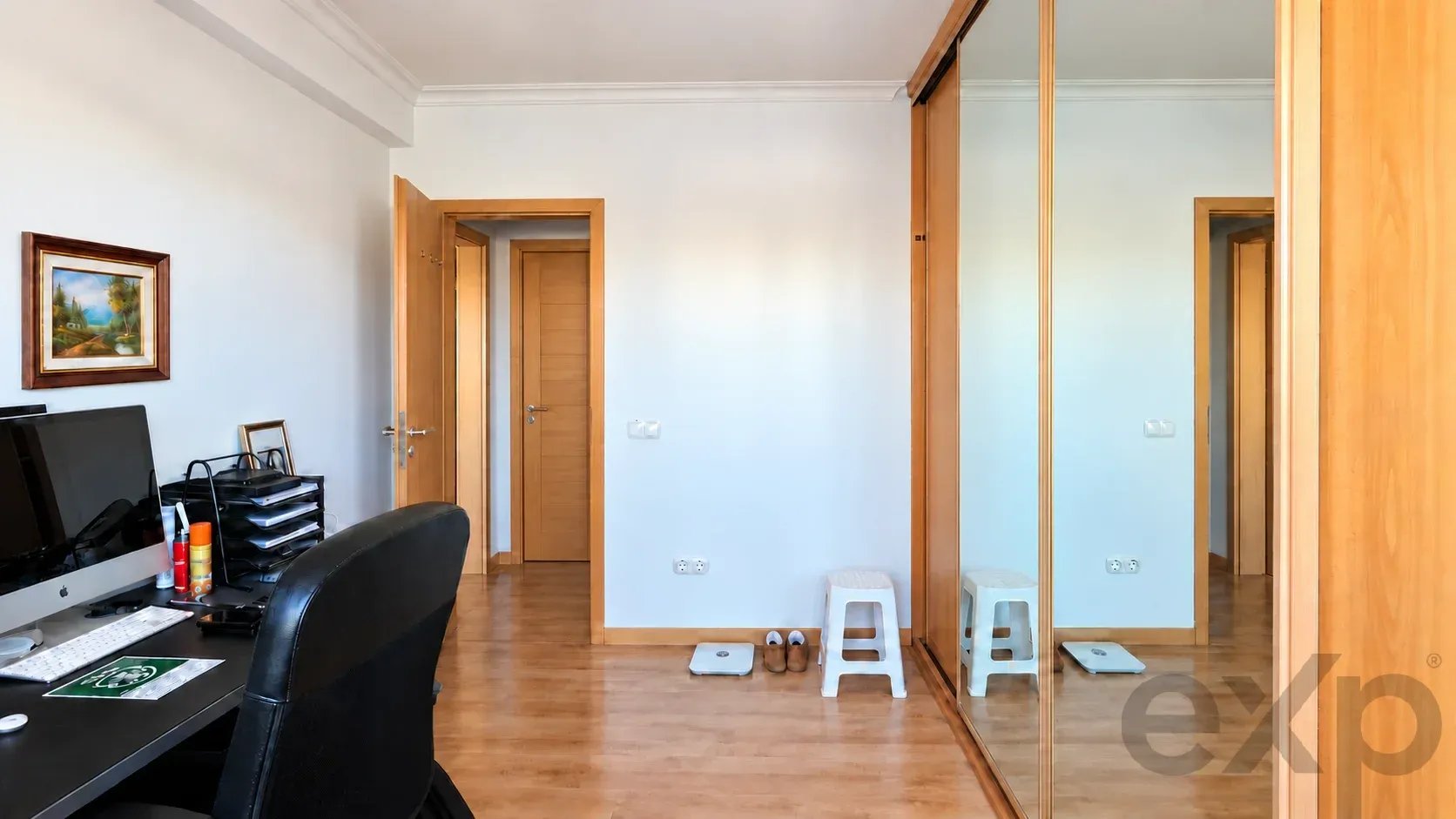 Bright three-bedroom apartment with two bathrooms in a central location