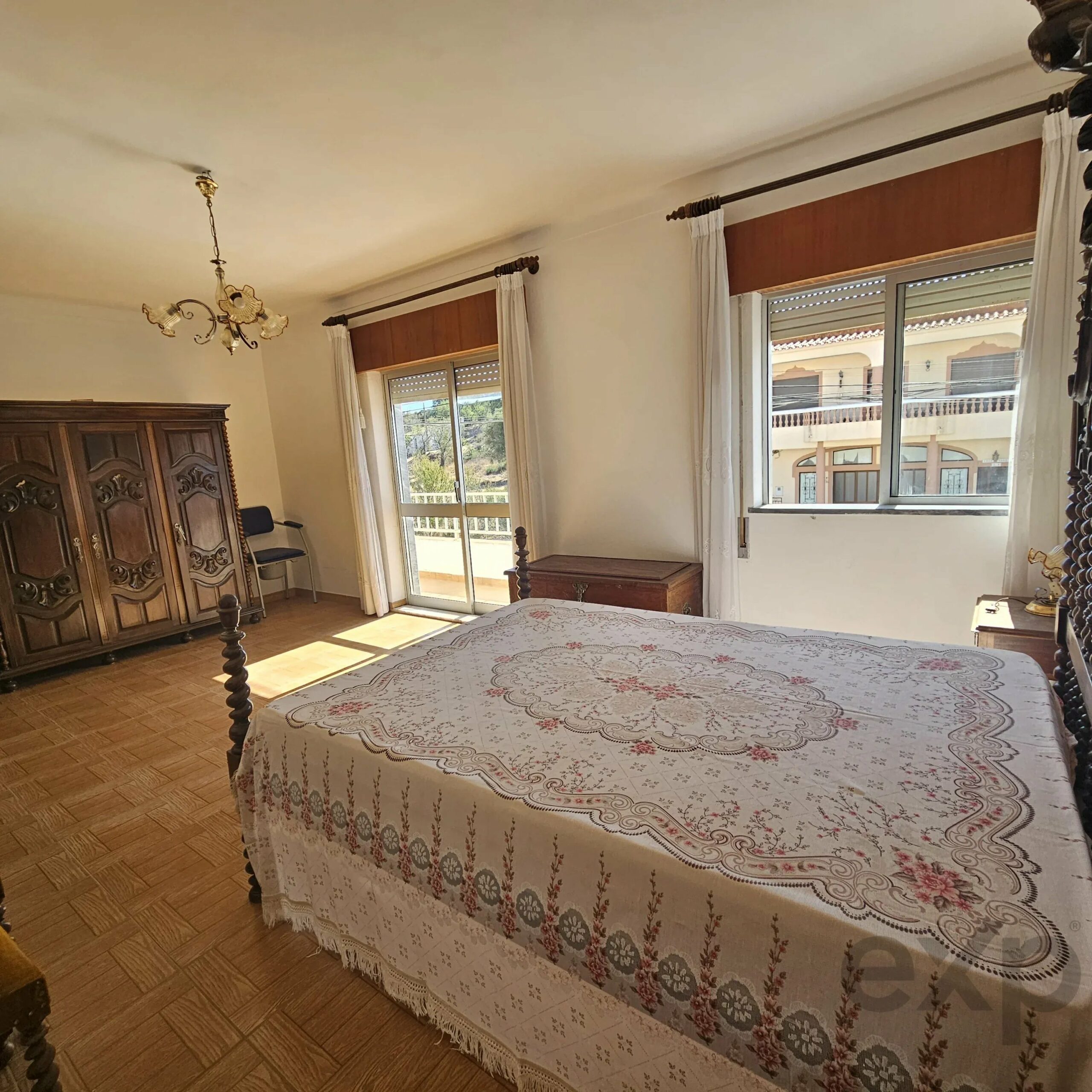 Two-Family House in Ferragudo - Charm, Space and Potential