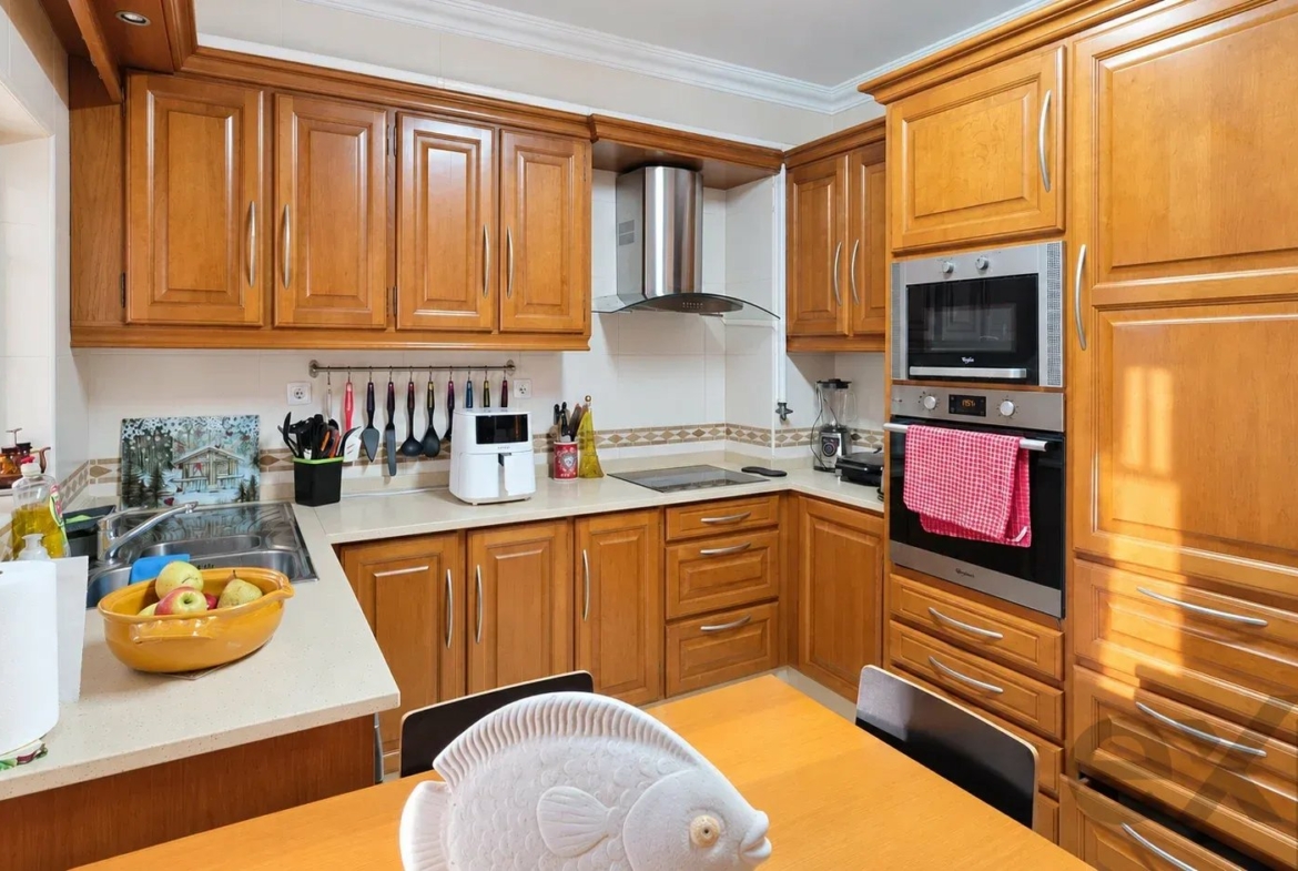 Bright three-bedroom apartment with two bathrooms in a central location, photo 2