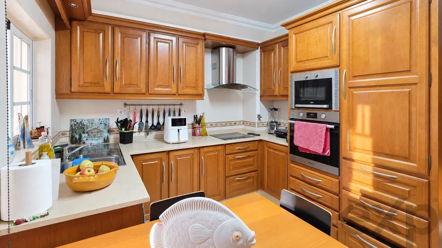 Bright three-bedroom apartment with two bathrooms in a central location