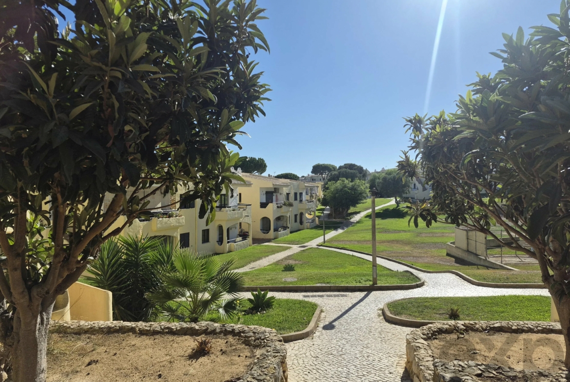 Fully renovated and furnished one-bedroom apartment in Alvor, photo 31
